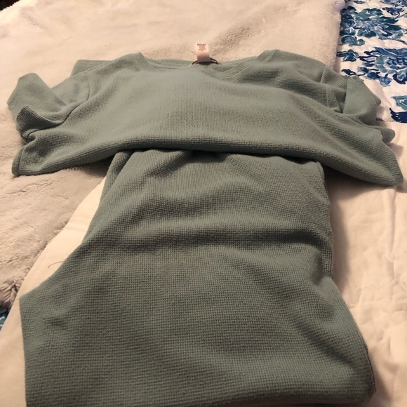 Victoria Secrets 2 Piece Lounge Set Pullover Top Draw String Pants EUC - Picture 5 of 8